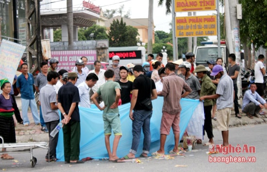 Cơ quan chức năng khám nghiệm tử thi phục vụ điều tra nguyên nhân vụ việc