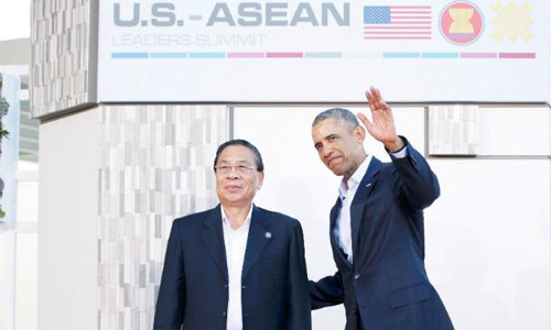 Tổng thống Obama đón Chủ tịch nước Lào Choummaly Sayasone tại hội nghị Sunnylands hồi đầu năm. Ảnh: Reuters