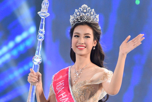 Tân Hoa hậu Đỗ Mỹ Linh.