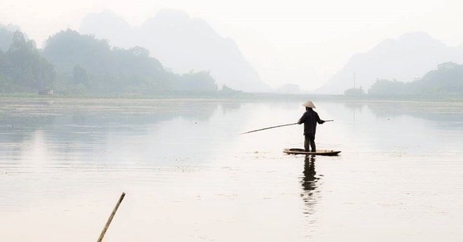 Hình ảnh bình dị tuyệt đẹp của cố đô Ninh Bình hình ảnh 12 Đánh cá trên đầm Vân Long. Ảnh: Quang Đức.