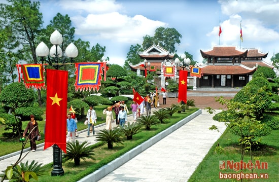 Phong cảnh đền thờ Vua Quang Trung (núi Dũng Quyết TP. Vinh). Ảnh: Sỹ Minh