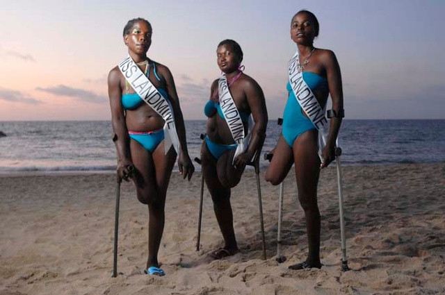 Tổ chức từ năm 2008 ở Angola, Hoa hậu bom mìn là cuộc thi nhằm mục đích kêu gọi sự quan tâm của các tổ chức, cá nhân tới những nạn nhân bị thương trong các cuộc chiến tranh.