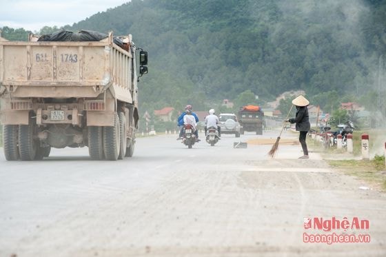 Quốc lộ 46B đoạn qua xã Hưng Tây (Hưng Nguyên).  Ảnh: Thành Cường