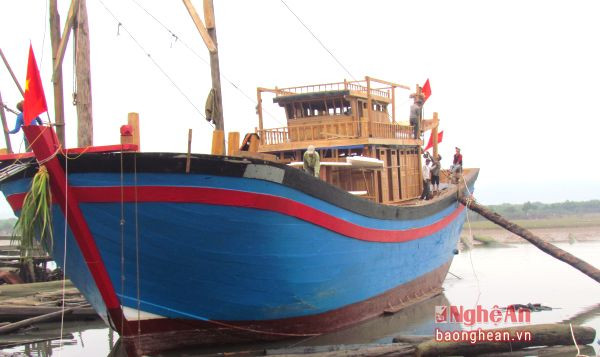 HTX đóng tàu thuyền Trung Kiên hạ thủy bàn giao tàu mới cho khách hàng.