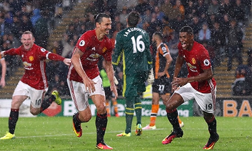 man-utd-thua-xa-liverpool-ve-so-ban-thang-phut-cuoi