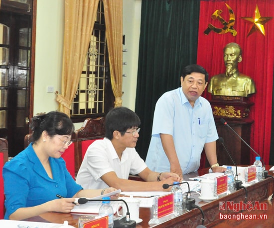 Đồng chí Nguyễn Xuân Đường - Phó Bí thư Tỉnh ủy, Chủ tịch UBND tỉnh đề nghị đẩy mạnh công tác tuyên truyền và tổ chức cho các vận động viên tiếp xúc cử tri vận động bầu cử đúng luật, bình đẳng.