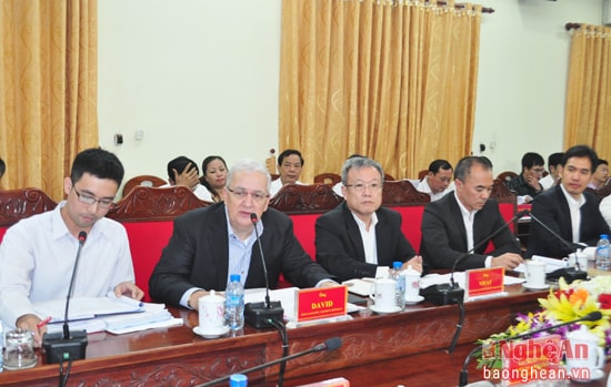 Đại diện nhà đầu tư giới thiệu dự án 