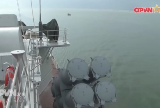 Project 12418 Molniya có lượng giãn nước 560 tấn, tính năng đi biển rất cao với vận tốc tối đa gần 70 km/h trong điều kiện tiêu chuẩn. Thời gian hoạt động trên biển là 10 ngày, cự ly hoạt động khi chạy ở tốc độ trung bình từ 1650-2400 hải lý.