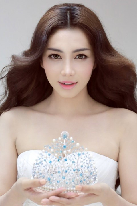 Hoa hậu Đại dương 2014 cũng tên Đặng Thu Thảo, cô sinh năm 1995 và đến từ miền Tây Nam Bộ.