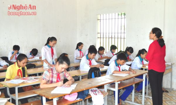 Giờ học của học sinh lớp 8, Trường THCS Quỳnh Lâm (Quỳnh Lưu).