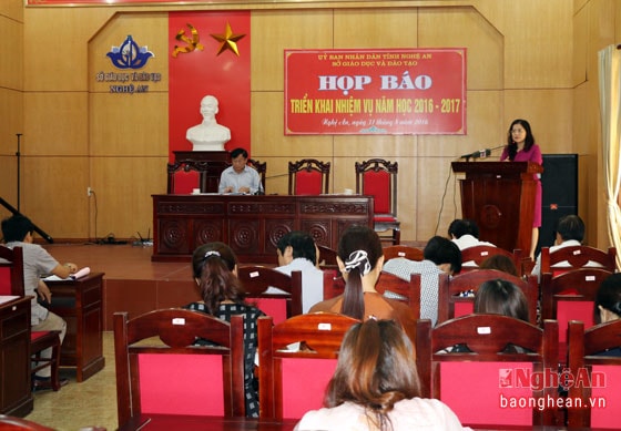 Lãnh đạo Sở Giáo dục và Đào tạo báo cáo về kết quả năm học 2015 - 2016