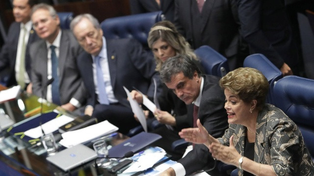 Bà Dilma Rousseff tự bào chữa trong phiên điều trần hôm 30/8. Ảnh: AP