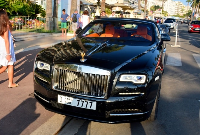 Chiếc drophead Dawn của một đại gia Dubai và người này cũng thích số tứ quý 