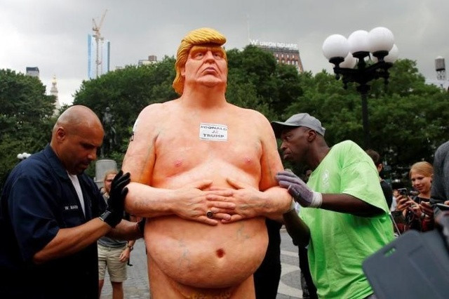 Bức tượng khắc họa Donald Trump ở công viên Quảng trường Liên minh tại thành phố New York, Mỹ. Ảnh: Reuters.