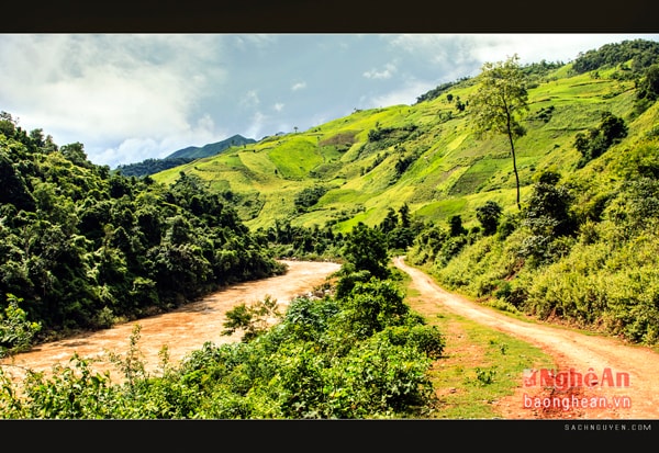Đường đi Tà Cạ (Kỳ Sơn)