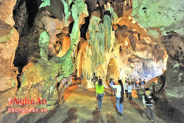 Ai đó muốn tham quan hang động có thể đến hanbg Bua (Quỳ Châu) gắn với di chỉ của người Việt cổ