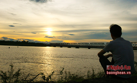 Hoàng hôn bên bờ sông Lam - cảnh tượng xinh đẹp mà bạn không muốn bỏ lỡ. 