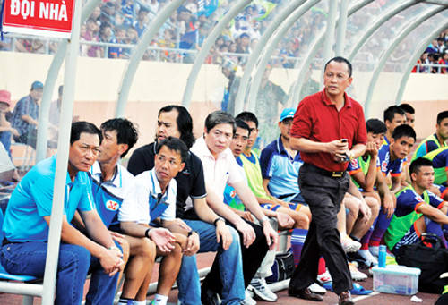 chu-tich-clb-quang-ninh-noi-v-league-chi-toan-mau-toi-la-phien-dien