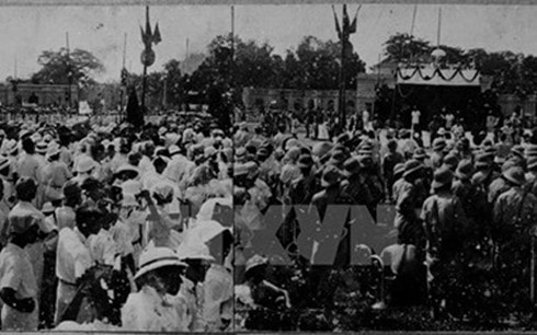 Nhân dân nghe Chủ tịch Hồ Chí Minh đọc Tuyên ngôn Độc Lập ngày 2/9/1945. (Ảnh tư liệu)