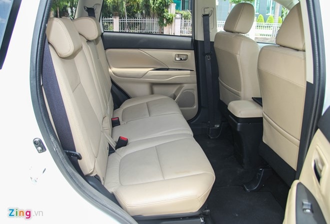 Mitsubishi Outlander: Nhieu trang bi, cho duoc 7 nguoi hinh anh 5