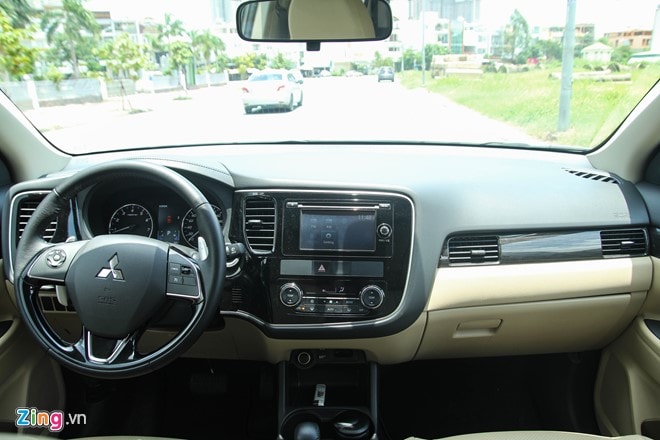 Mitsubishi Outlander: Nhieu trang bi, cho duoc 7 nguoi hinh anh 4