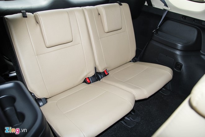 Mitsubishi Outlander: Nhieu trang bi, cho duoc 7 nguoi hinh anh 6