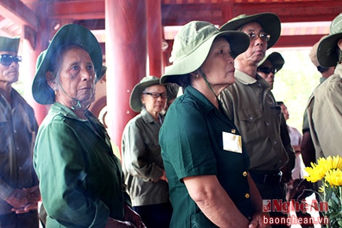 Trong khói hương nghi ngút, bâng khuâng bao niềm xúc động về sự hi sinh của 1420 cán bộ, chiến sĩ, TNXP trên tọa độ lửa Truông Bồn.