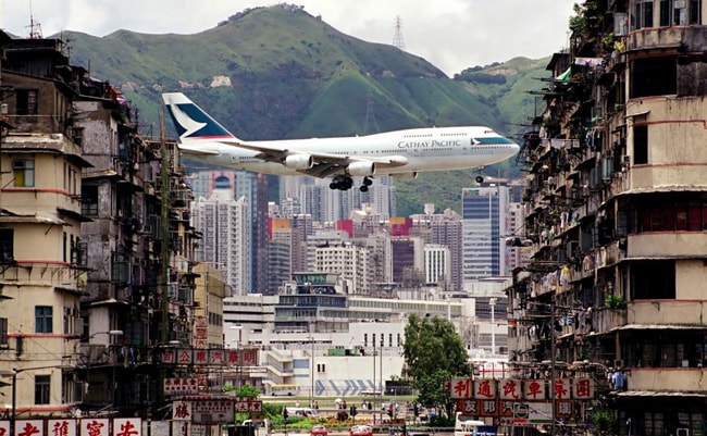 Mỗi lần bay đến sân bay Kai Tak là một lần kiểm tra năng lực của các phi công.