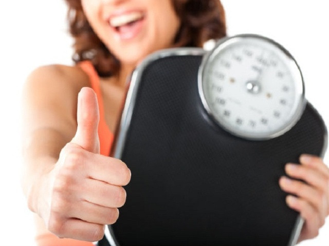 Phụ nữ chỉ cần ăn ít sẽ giảm được cân là một hiểu lầm thường gặp. Ở phái nào cũng vậy, muốn điều chỉnh trọng lượng thì cần phải có một chế độ ăn uống và tập luyện đúng đắn.