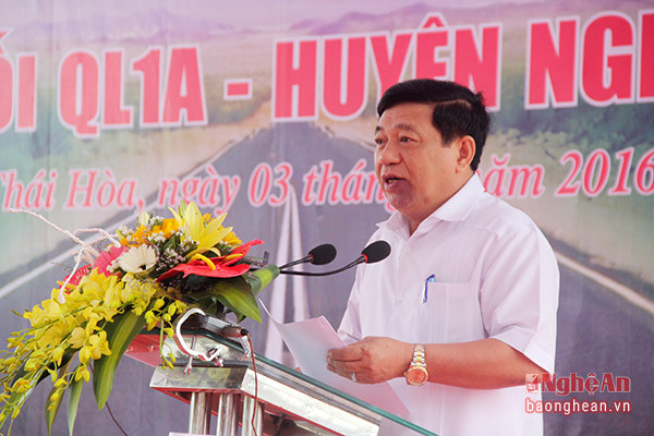 Đồng chí Nguyễn Xuân Đường - Phó Bí thư Tỉnh ủy, Chủ tịch UBND tỉnh đánh giá cao khả năng kết nối phát triển kinh tế của tuyến đường.