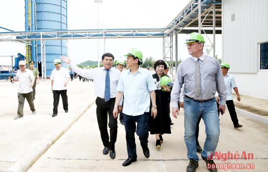Phó Thủ tướng Vương Đình Huệ thăm Nhà máy