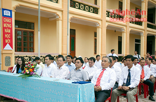 Các đại biểu dự Lễ khai giảng.