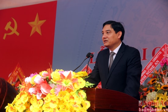 Bí Thư Tỉnh ủy Nguyễn Đắc Vinh phát biểu tại lễ khai giảng.