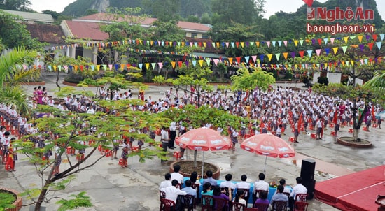 Quang cảnh Lễ Khai giảng tại Trường Tiểu học Thị trấn Anh Sơn