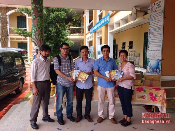 Sách hóa nông thôn kêu gọi người gốc nông thôn và người đang sinh sống ở nông thôn hành động xây dựng tủ sách cho dòng họ, trường cũ, xứ đạo....của mình. Đây là một trong những dự án cá nhân nhưng được nhiều người biết và ủng hộ. 
