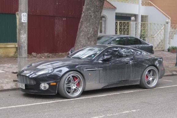 Aston Martin Vanquish, siêu xe đầu tiên tại Việt Nam. Ảnh: Otofun.