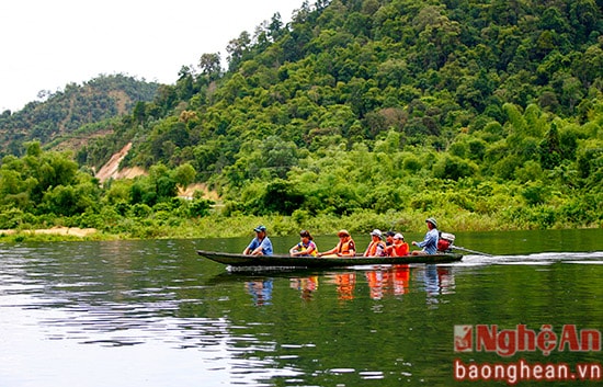 Trải nghiệm tua du lịch trên sông Giăng 