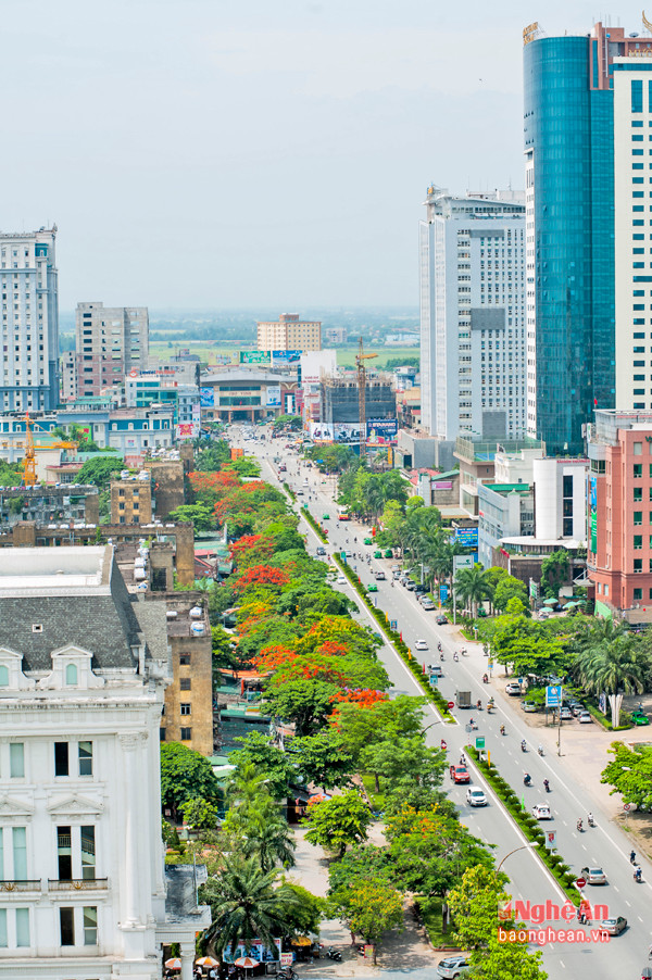 2.Thành phố Vinh đang vươn mình trở thành trung tâm Bắc Trung bộ. Ảnh: Thành Cường