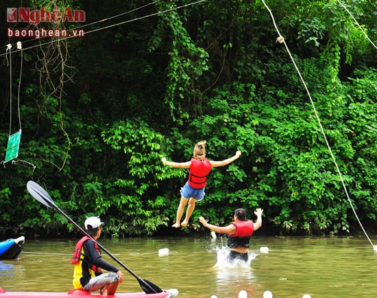 Trải nghiệm tại hang Tối