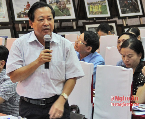 Đồng chí Trần Duy Ngoãn - Chủ tịch Hội Nhà báo tỉnh lưu ý các cơ quan báo chí tích cực tham gia các cuộc thi do Hội Nhà báo tỉnh và Trung ương tổ chức.