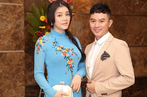 ly-nha-ky-diu-dang-voi-ao-dai-theu-hoa-2