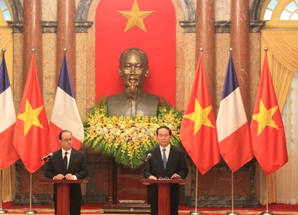 Tiếp đó, Chủ tịch nước Trần Đại Quang và Tổng thống Pháp Hollande đã có cuộc gặp gỡ với báo chí Việt Nam và quốc tế, thông báo về kết quả hội đàm. Ảnh: Việt Cường