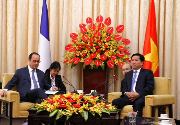 Trưa 7/9, tại TP Hồ Chí Minh, Tổng thống Pháp Francois Hollande đã đến chào xã giao Bí thư Thành ủy TP.HCM Đinh La Thăng trước khi rời Việt Nam. Ảnh: Hà Khánh