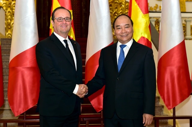 Sáng 6/9, Thủ tướng Nguyễn Xuân Phúc đã hội kiến Tổng thống Pháp Hollande. Thủ tướng Nguyễn Xuân Phúc khẳng định, Chính phủ Việt Nam sẽ nỗ lực hết mình để tiếp tục thúc đẩy, đưa quan hệ hợp tác Việt Nam-Pháp trên các lĩnh vực ngày càng đi vào chiều sâu, thiết thực và hiệu quả. Ảnh: Nhật Bắc