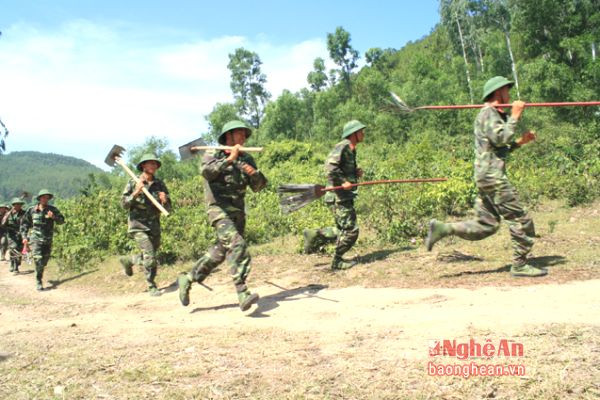 Cơ động chữa cháy rừng. Ảnh: Phan Nguyễn