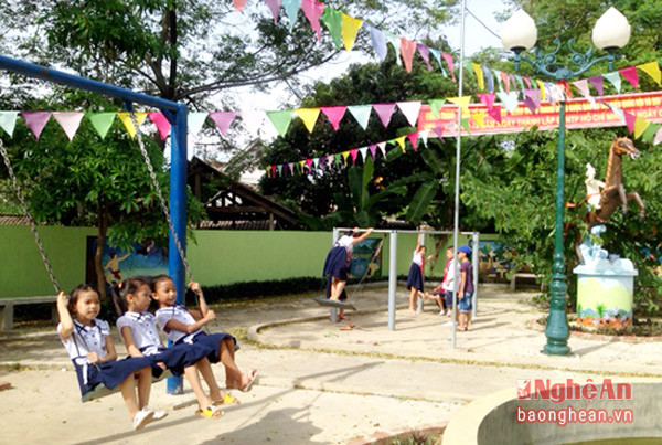 : Vườn cổ tích trẻ thơ của khối Quang Thịnh trở thành nới vui chơi hấp dẫn của các  em nhỏ trong và ngoài khối