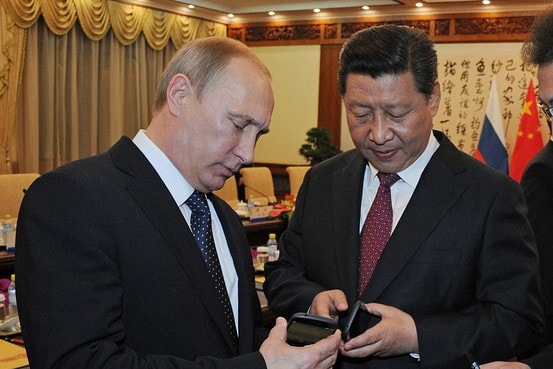 Ông Putin trong hội nghị G20 từng tặng một hộp kem cho Tập Cận Bình.