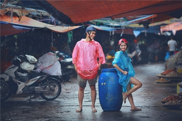 Đôi trẻ nhí nhảnh nhưng ngọt ngào.