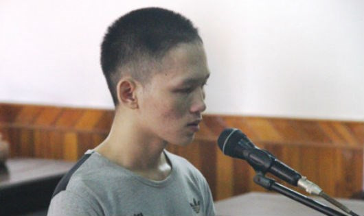 Hà Tĩnh: 17 năm tù cho kẻ đâm chết chủ quán cầm đồ vì chiếc Iphone 4