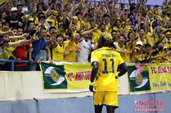 V.League 2016 là mùa giải duy nhất SLNA có được sự phục vụ của tuyển QG Nigeria – Odah Marshal.